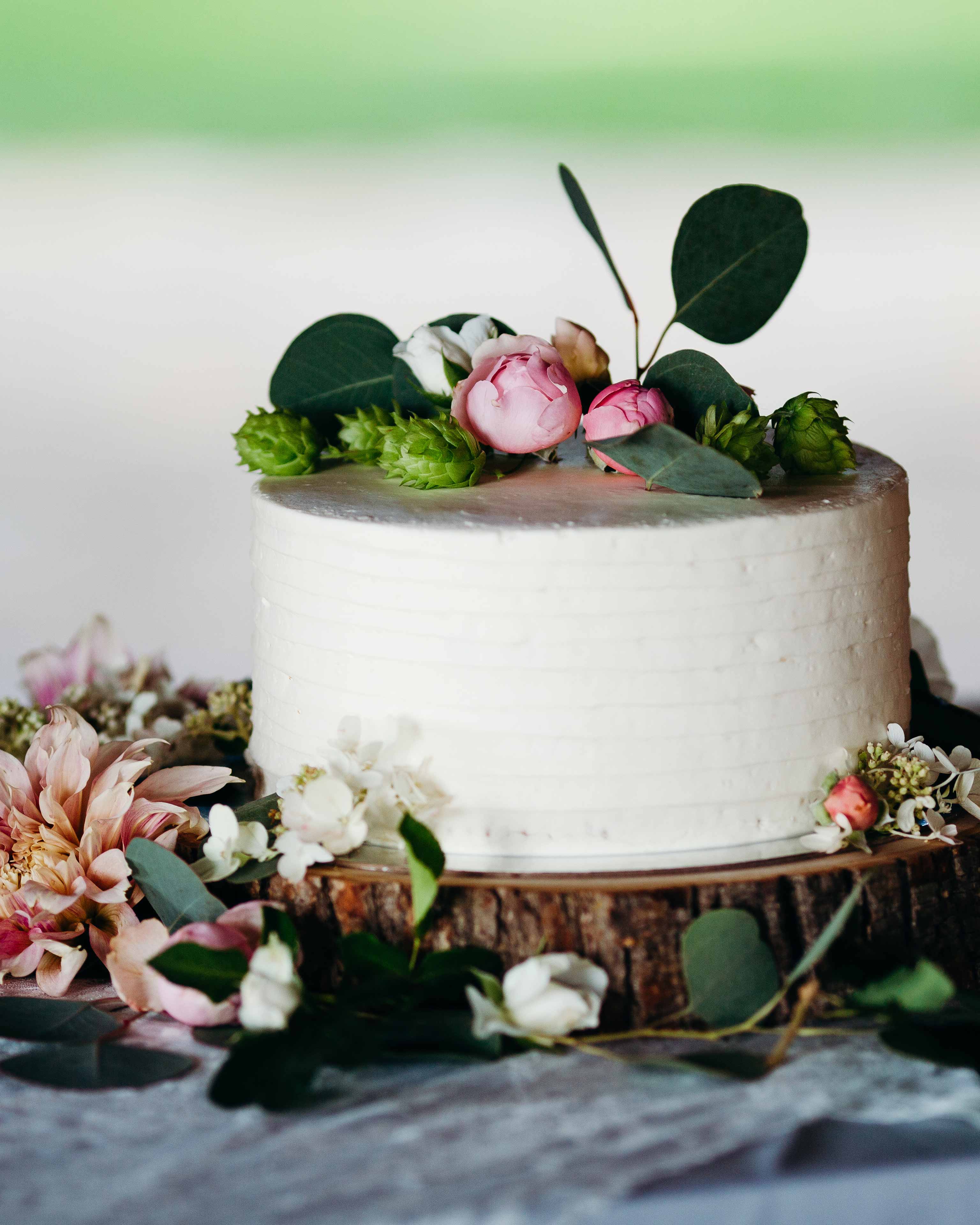 44 wedding cakes with fresh flowers | martha stewart weddings