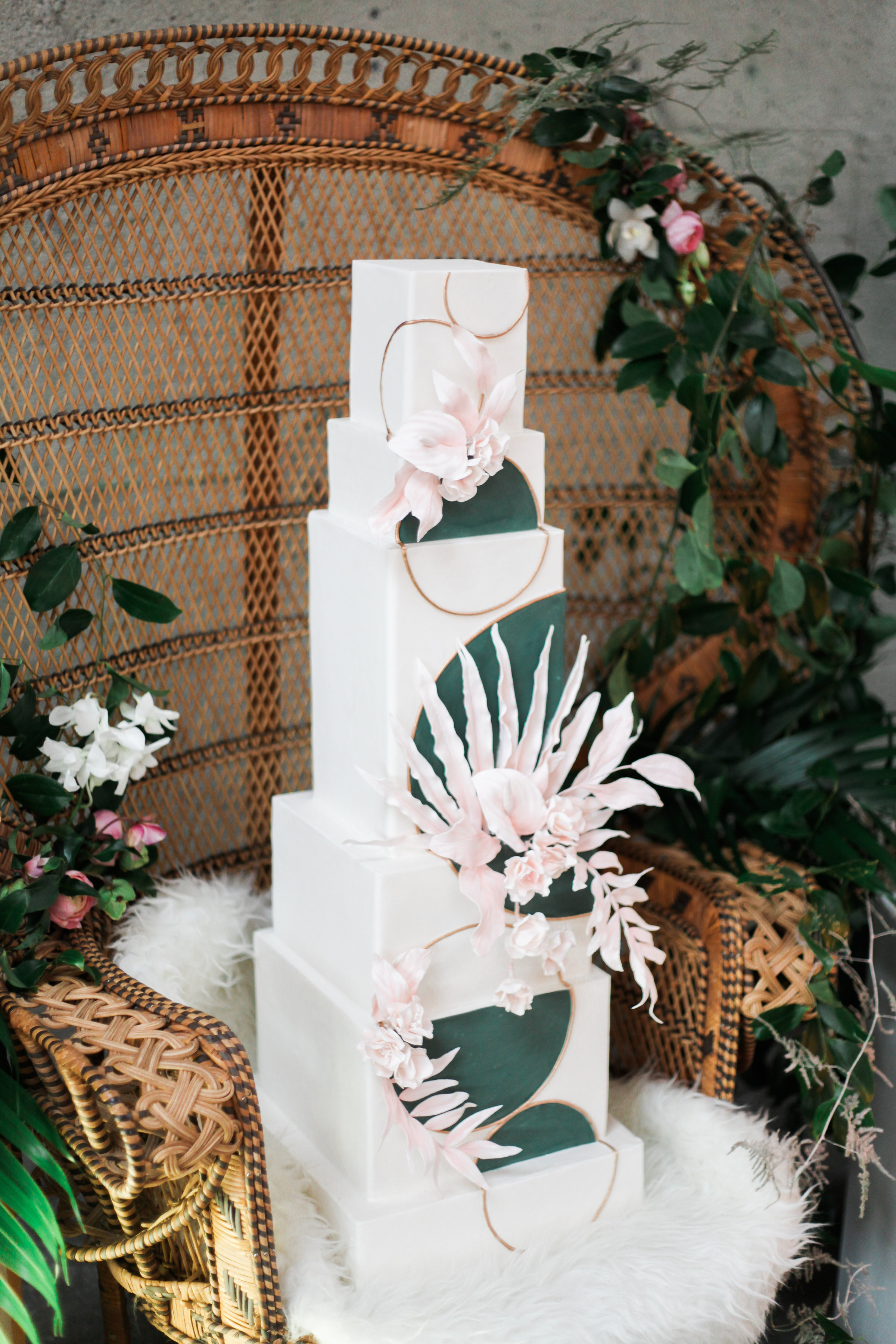 20 Unique Wedding Cake Shapes Contemporary Couples Should Consider ...