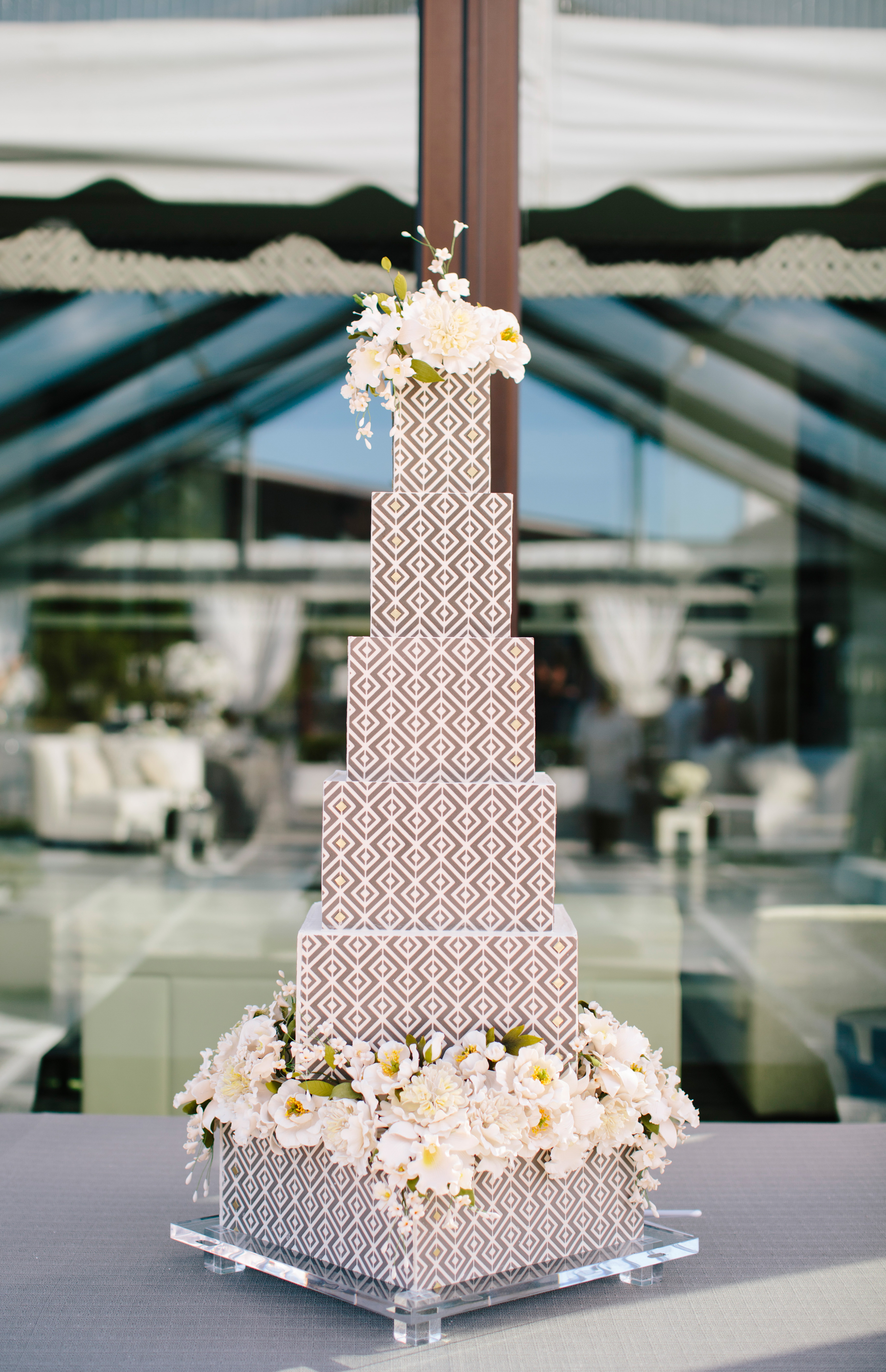 20 Unique Wedding Cake Shapes Contemporary Couples Should ...