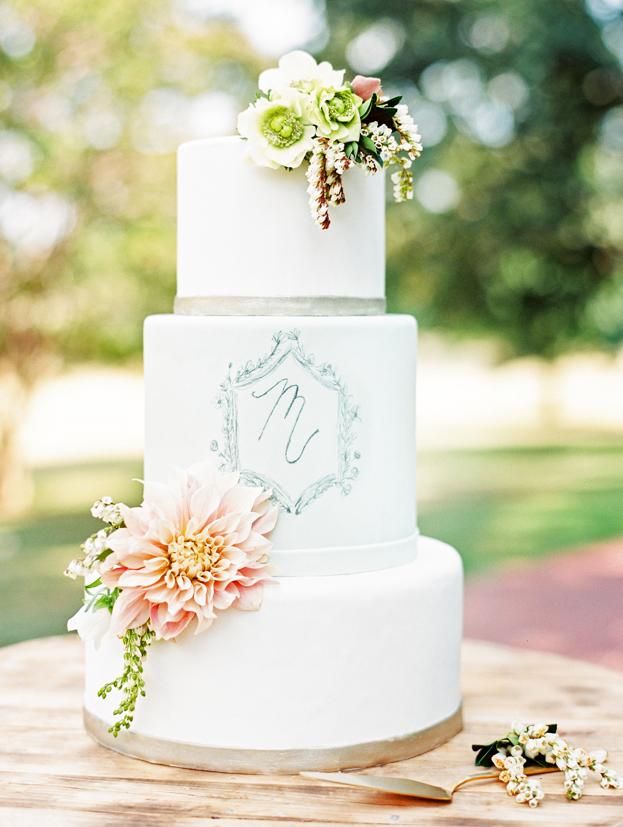 Our Favorite Monogrammed Wedding Cakes | Martha Stewart Weddings