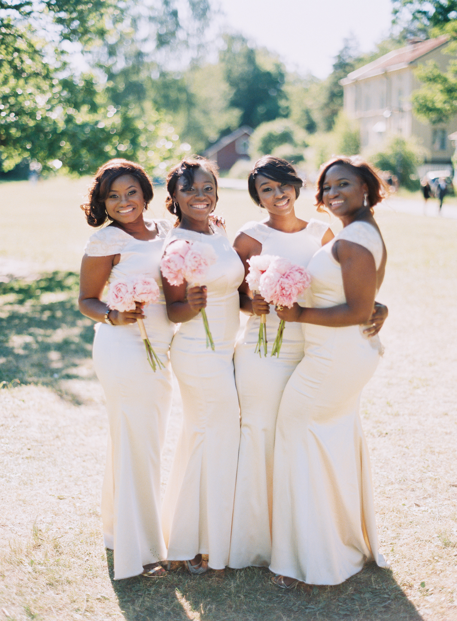 26 Chic Bridal Parties Wearing All-White Dresses | Martha ...