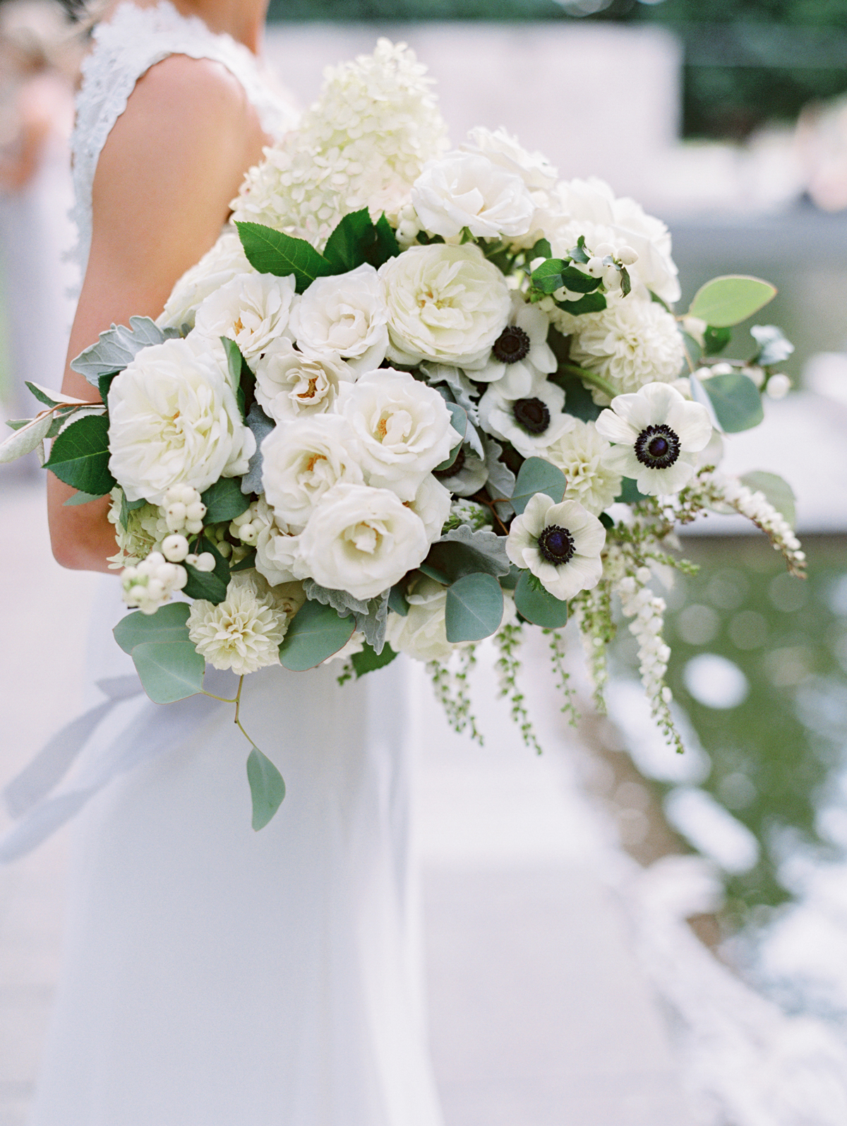 25 Anemone Wedding Bouquets for Every Type of Bride 