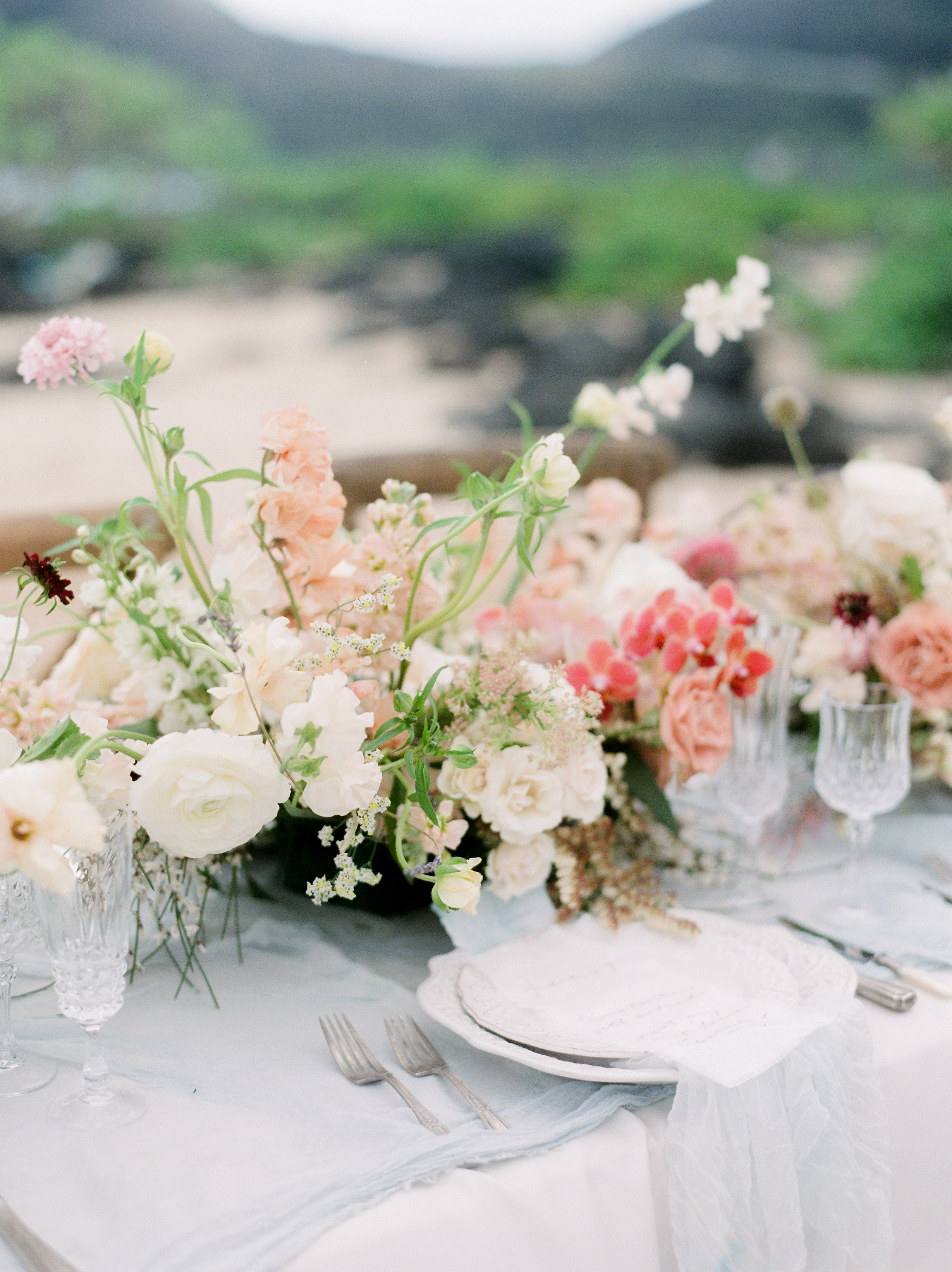 Stunning Summer Centerpieces Using In Season Flowers Martha Stewart Weddings 1551