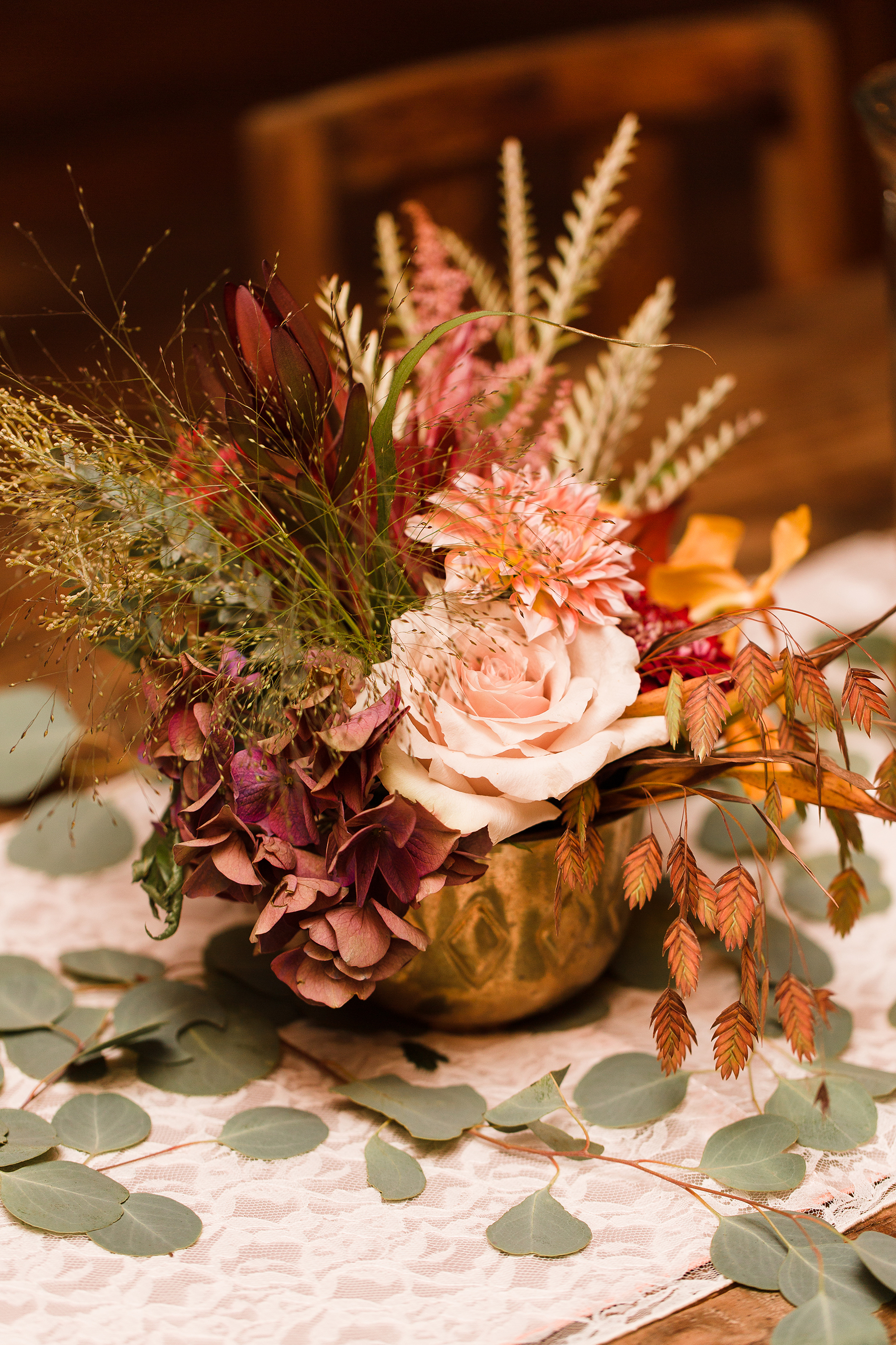 24 Dried Flower Arrangements That Are Perfect for a Fall Wedding