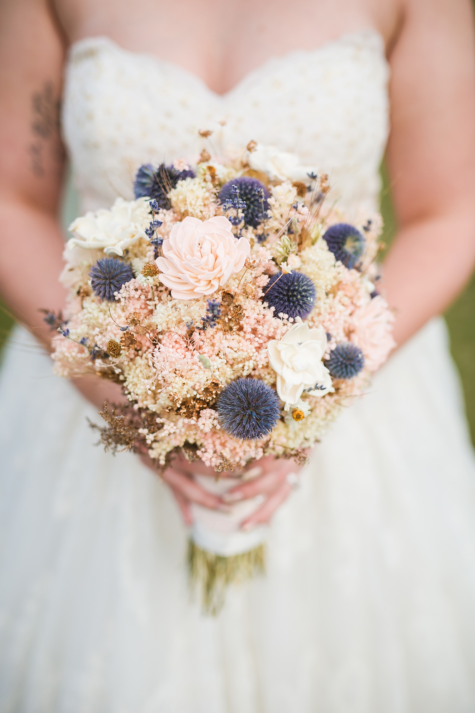 24 Dried Flower Arrangements That Are Perfect for a Fall Wedding