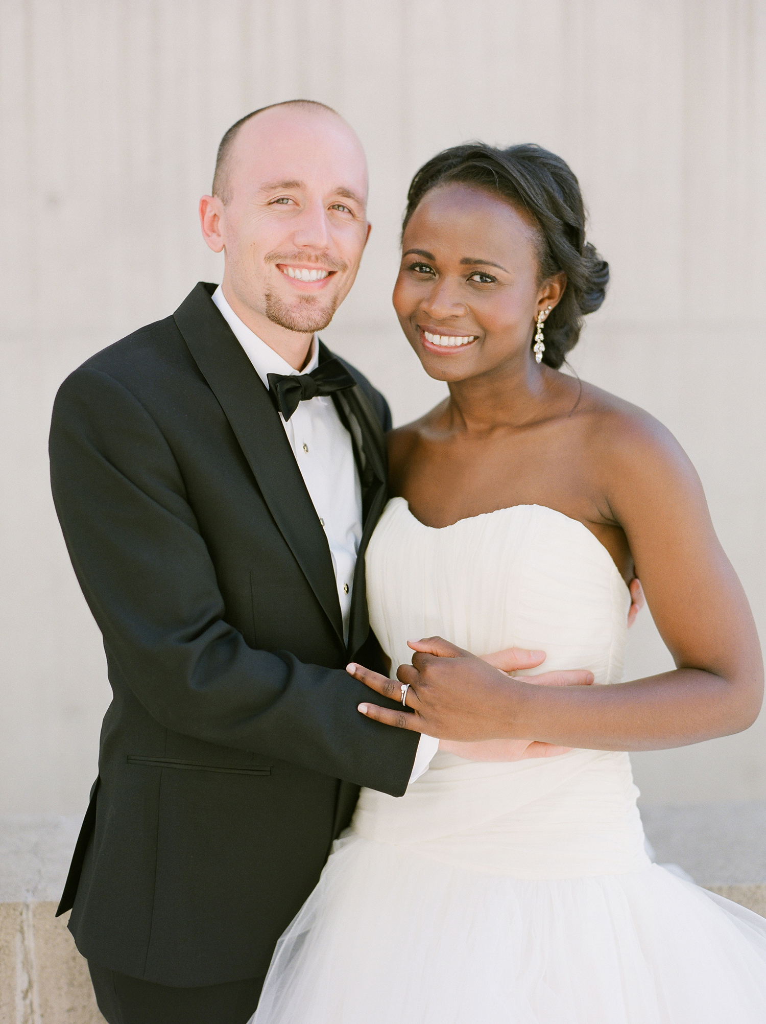 an elegant summer wedding at a michigan art museum | martha