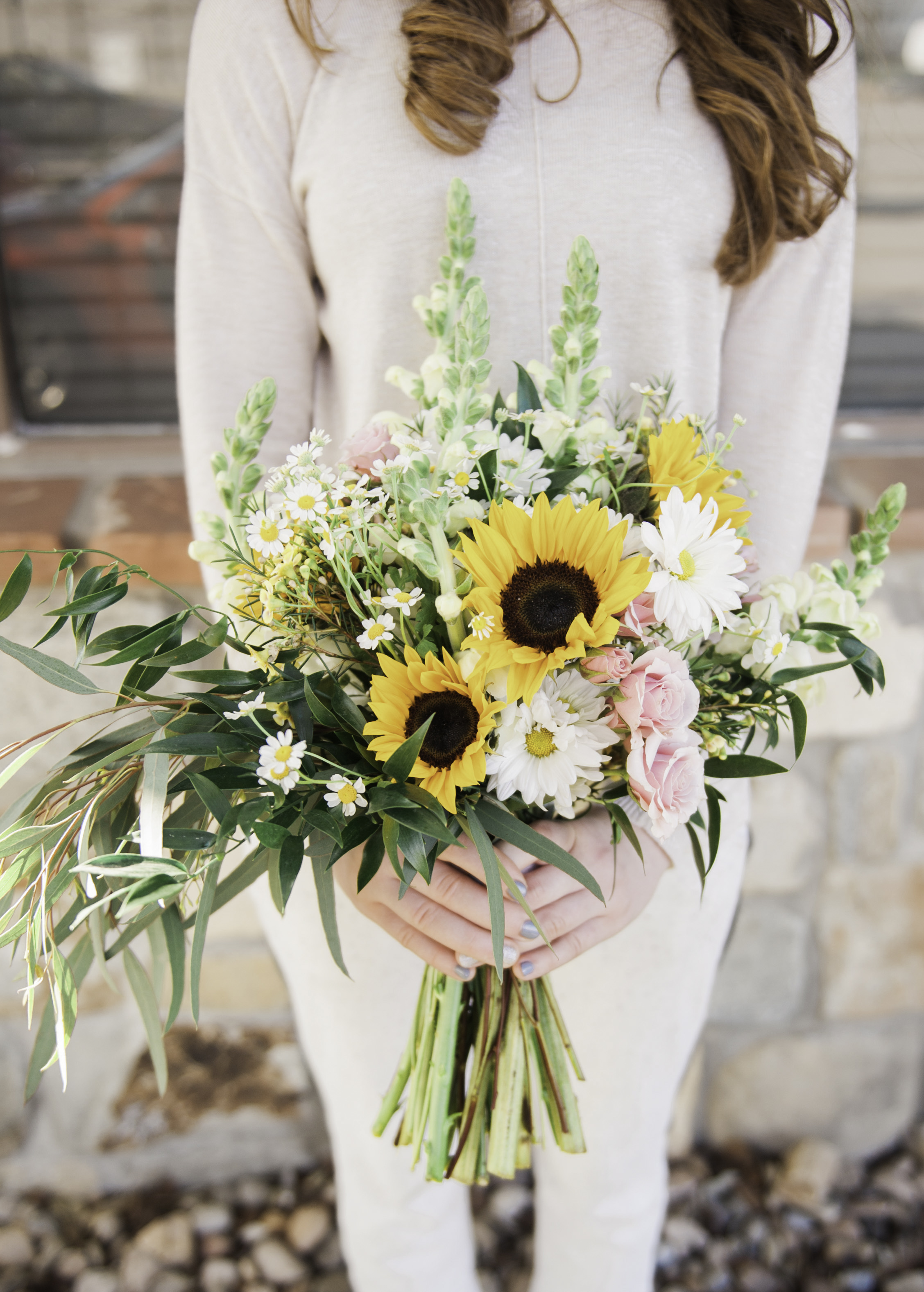 20 Sunflower Bouquets That Will Brighten Up Your Wedding Day | Martha
