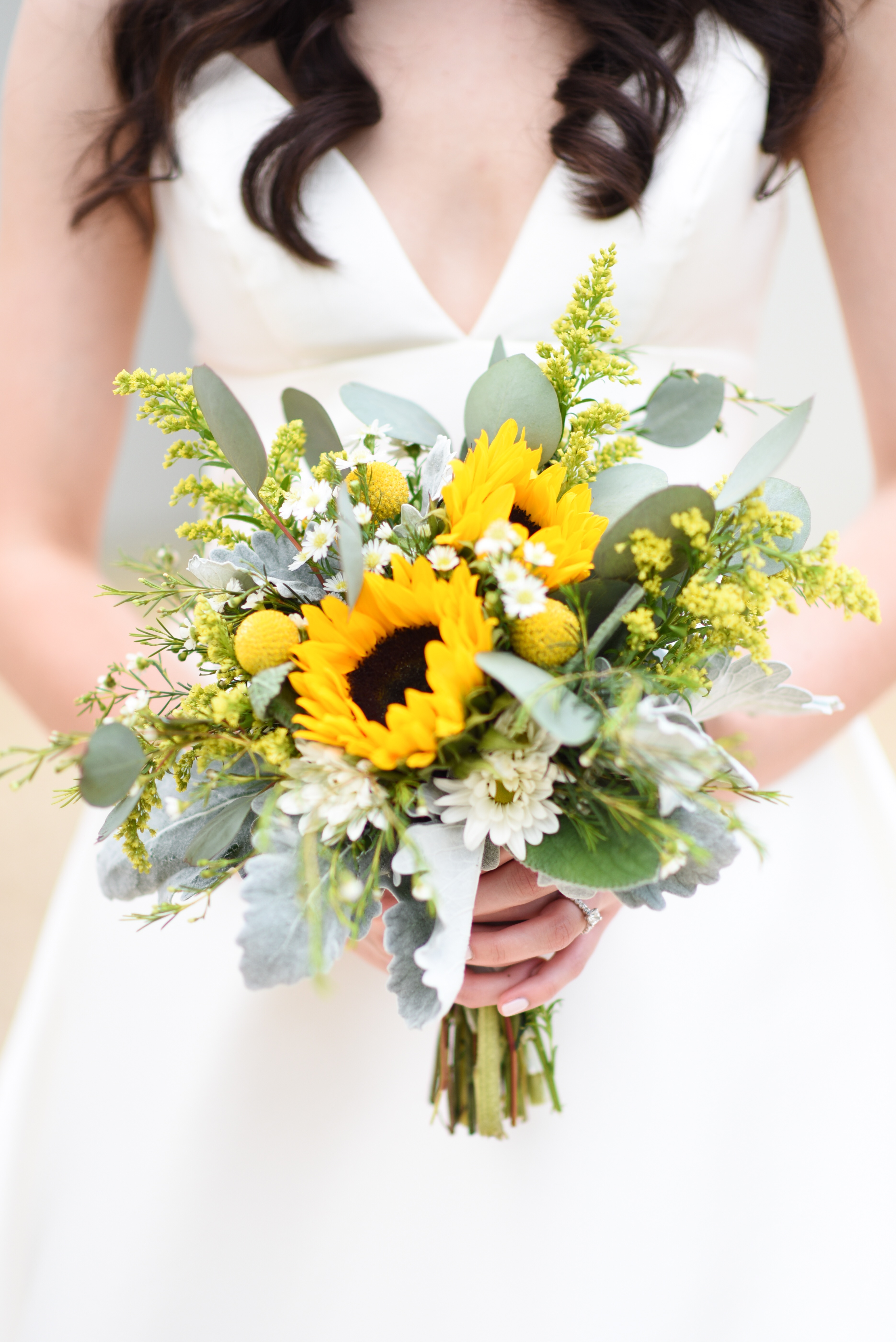 20 Sunflower Bouquets That Will Brighten Up Your Wedding Day | Martha ...