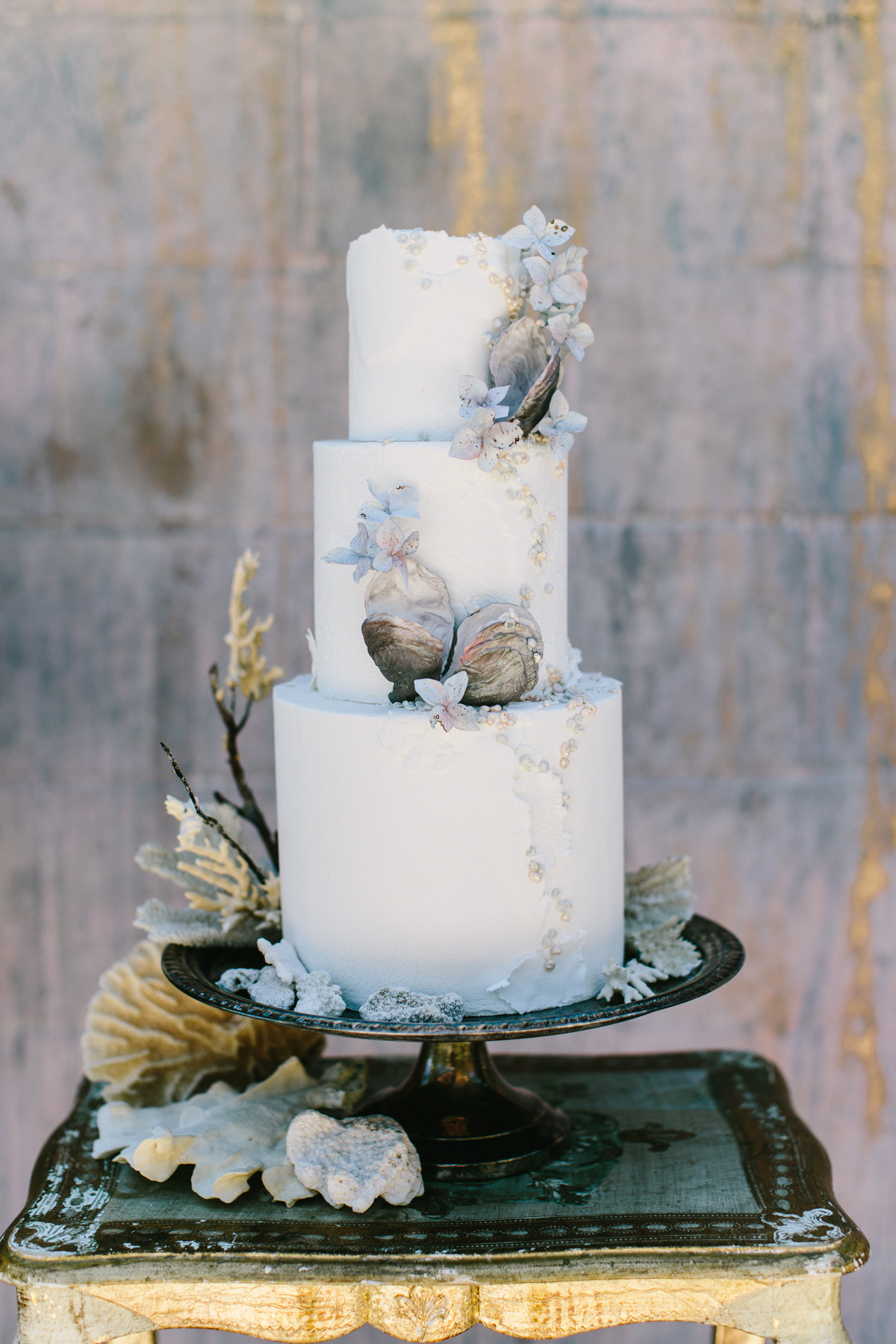 Beach Wedding Cakes That Are Perfect for Your Seaside 