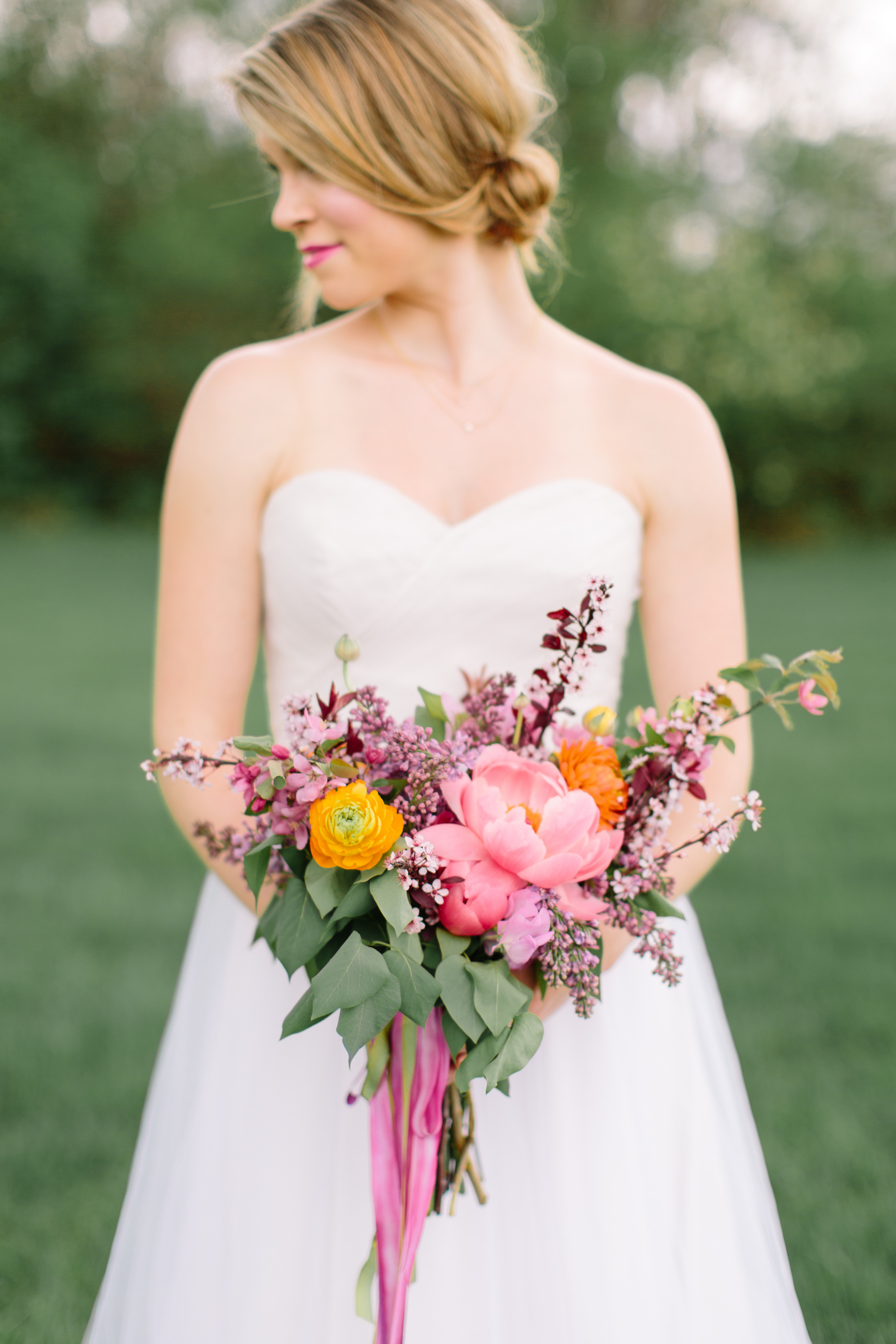 Fresh & Fragrant Lilac Wedding Bouquets | Martha Stewart ...