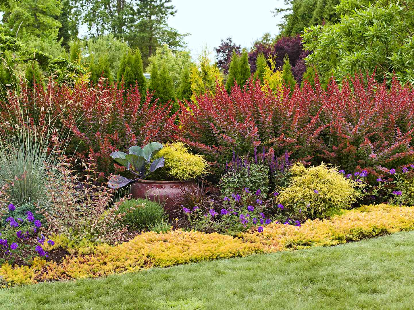 Easy Landscaping Ideas for Designing a Beautiful Garden | Better Homes &  Gardens