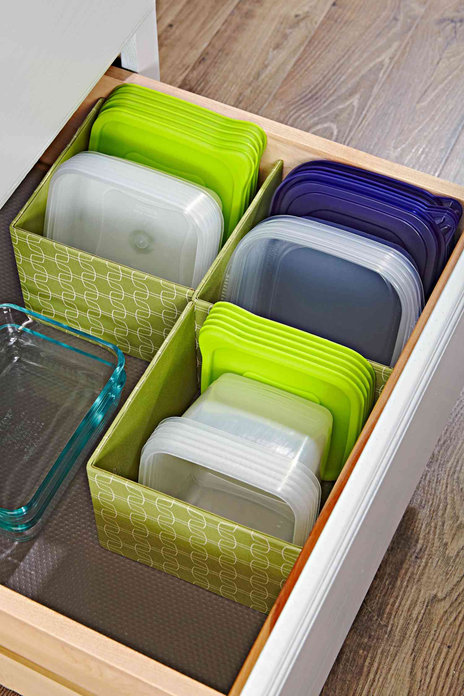 Plastic Containers Storage Ideas : Plastic Containers Lids Organize ...