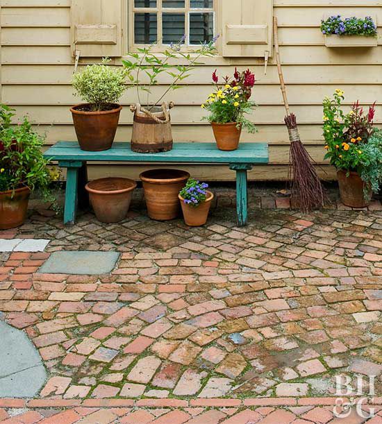 How To Build A Broken Brick Patio Better Homes Gardens - How To Make A Circle Patio With Bricks