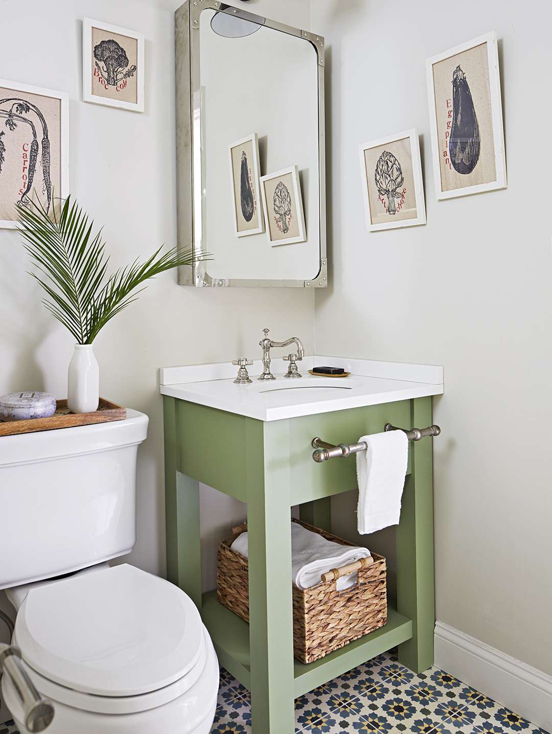 Low Cost Bathroom Updates That Won T Drain Your Savings Better Homes Gardens - How To Update A 60s Bathroom