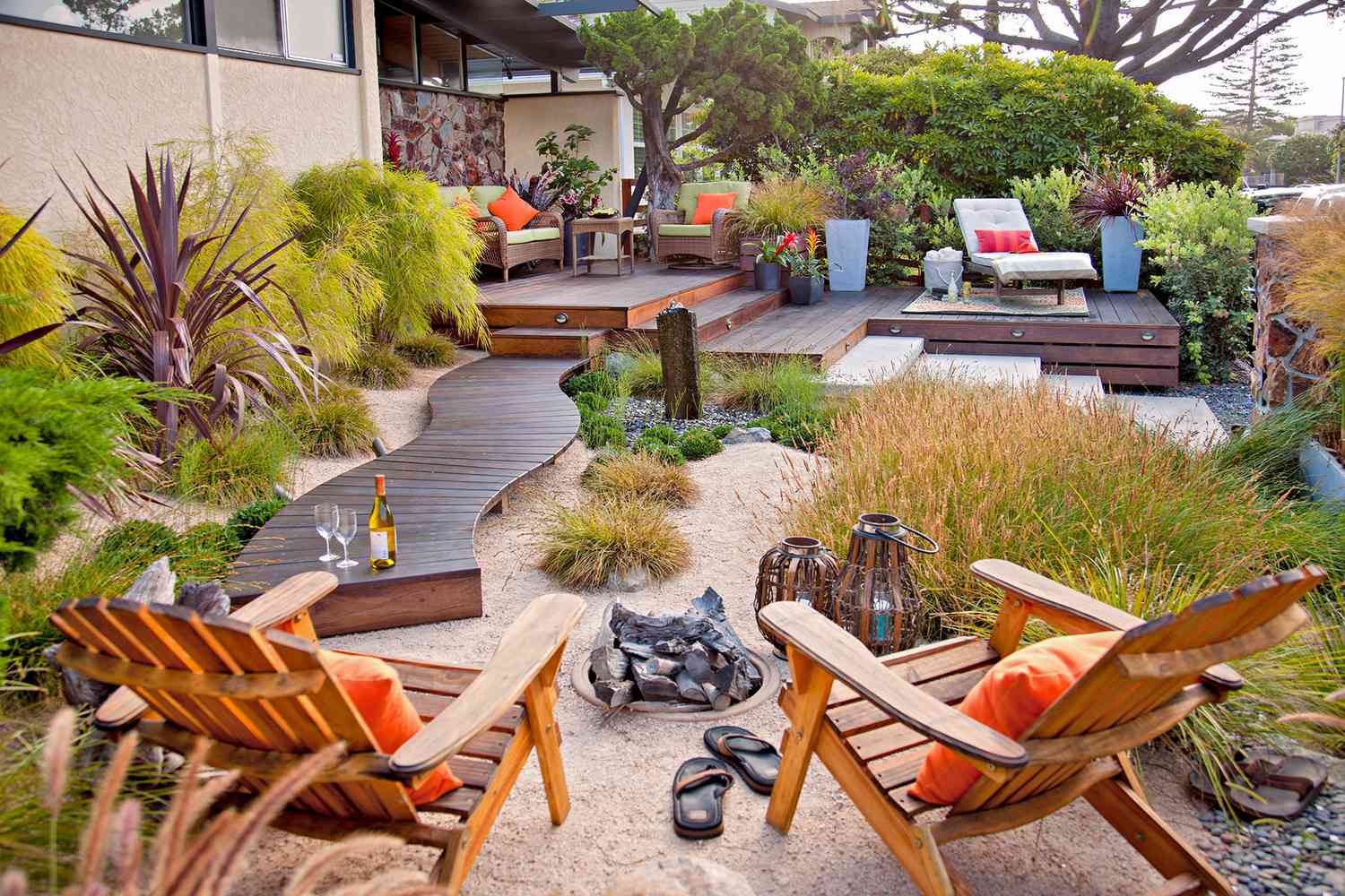 20 Simple Solutions for Small Space Landscapes   Better Homes ...