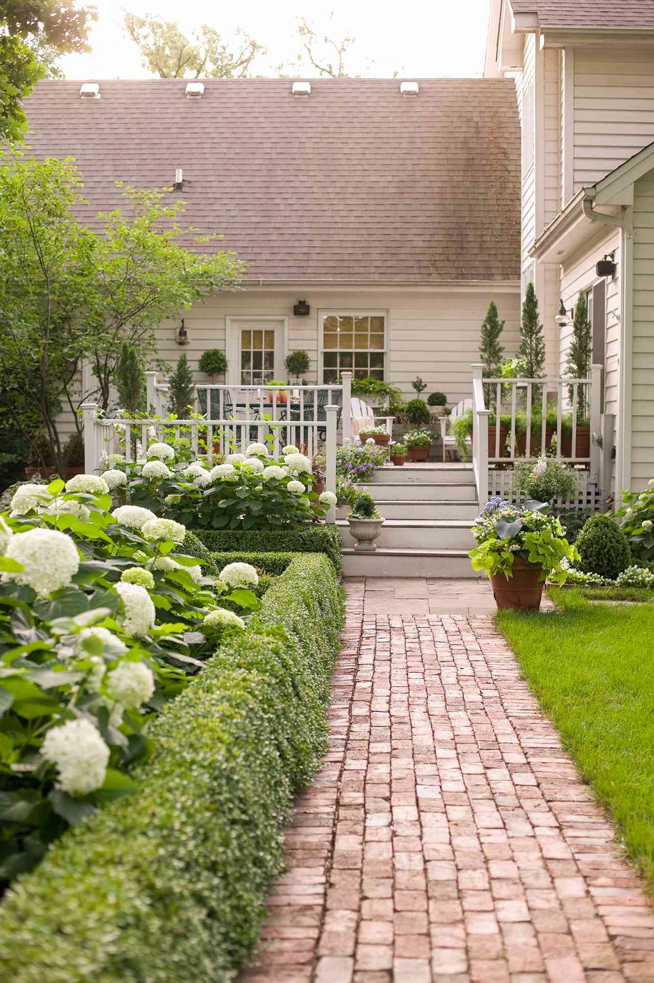 Small Space Landscapes, Nice And Green Landscaping
