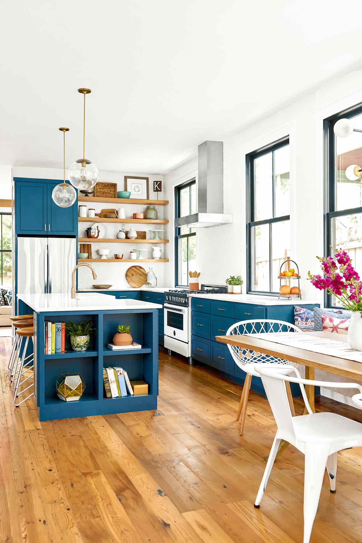 25 Open Kitchen Layouts That Are Perfect for Entertaining and ...