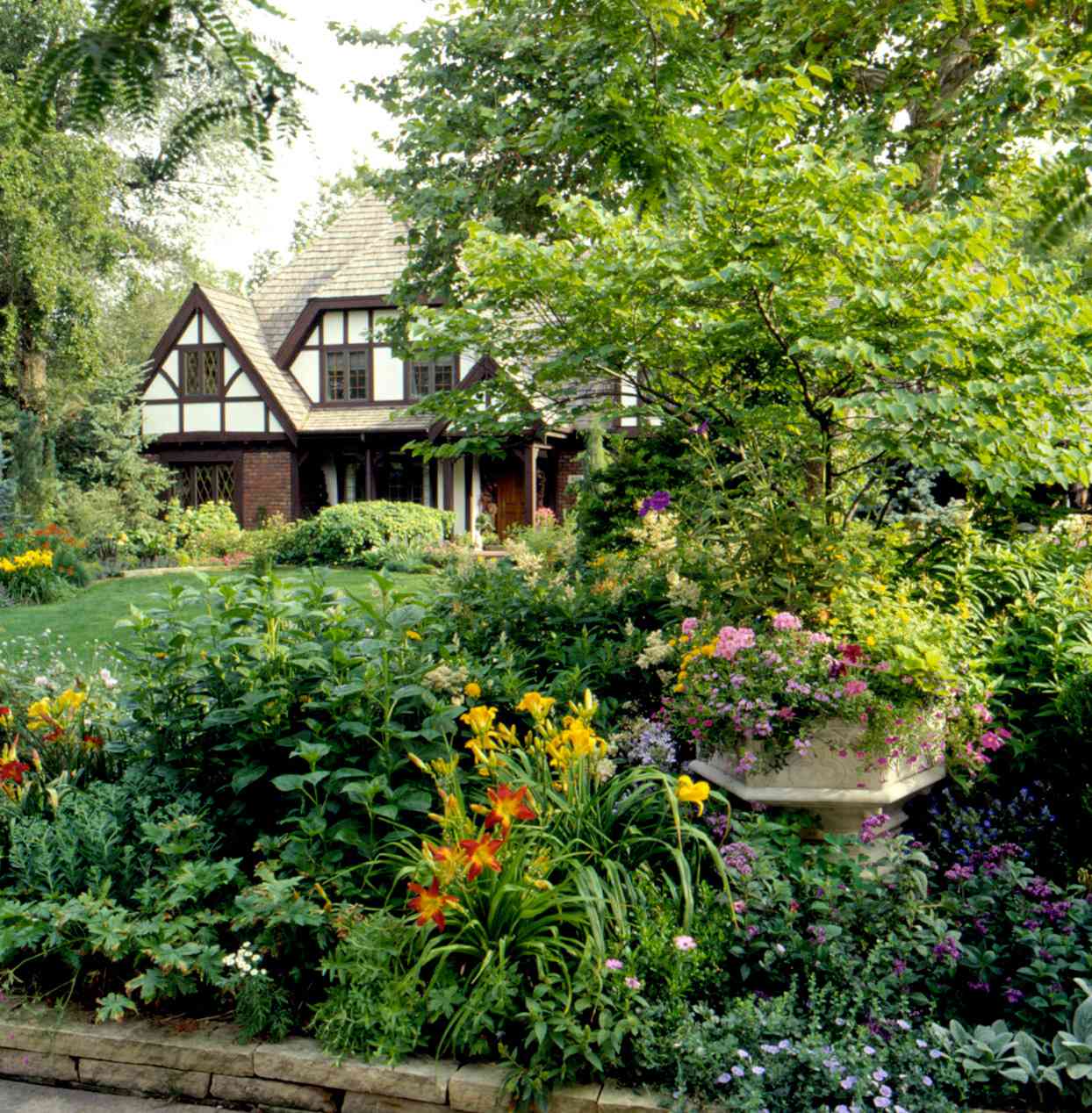 Front Yard Sidewalk Garden Ideas   Better Homes & Gardens