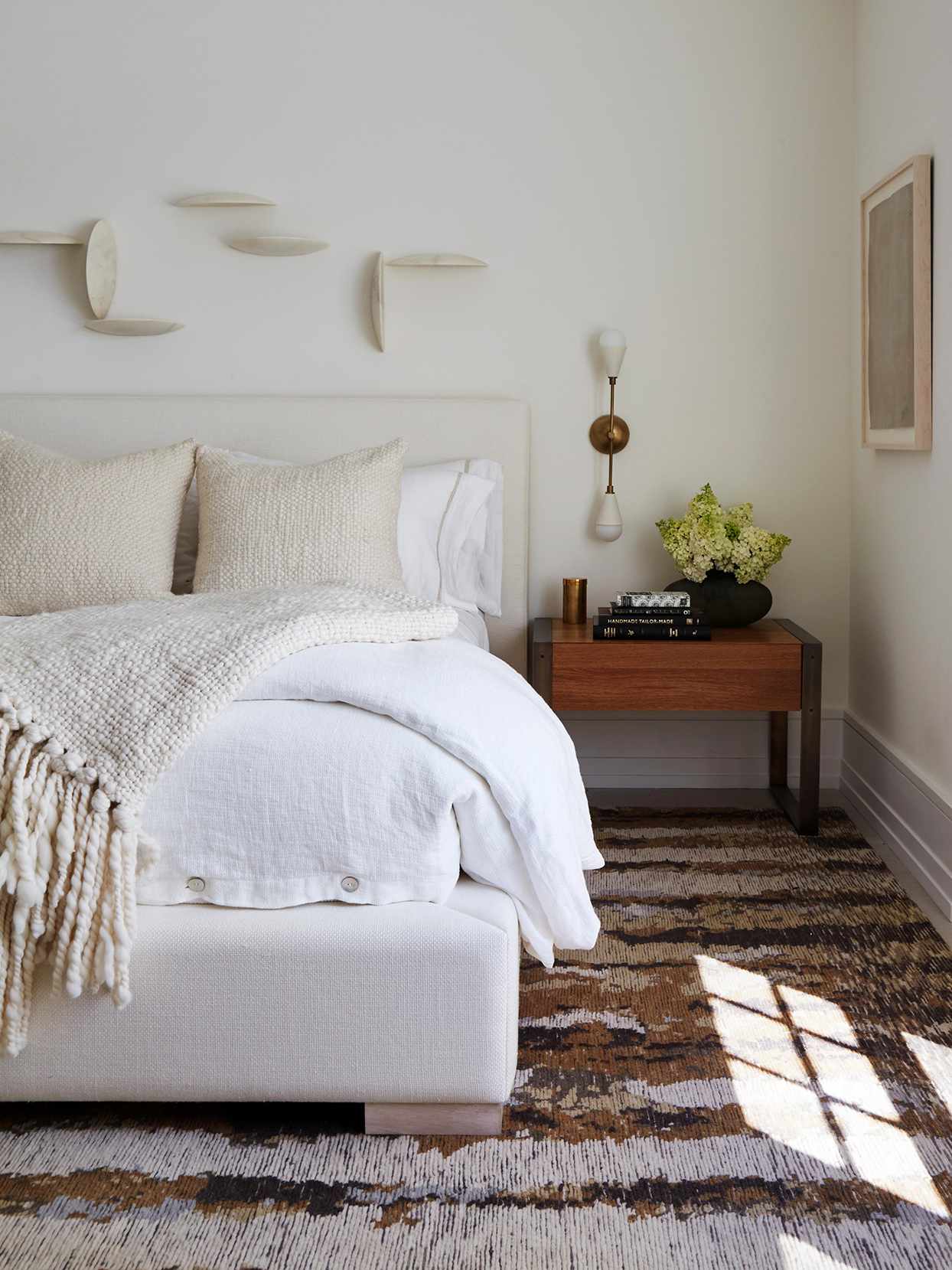 21 White Bedroom Ideas For A Serene, White Bedroom Headboards