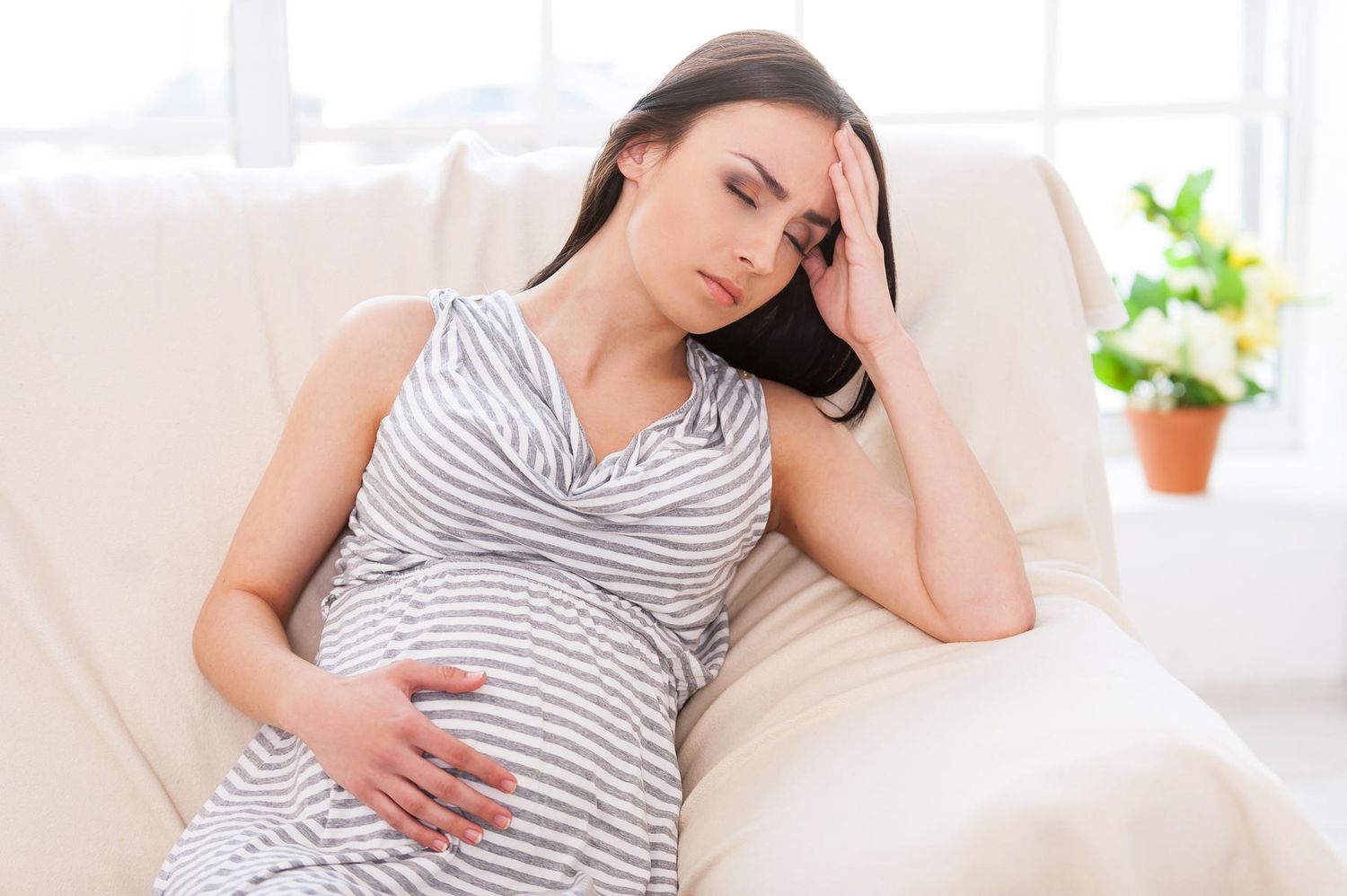 Safe Tips to Treat Headaches During Pregnancy | Parents