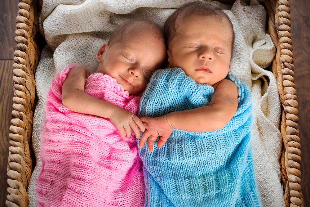 Twin Dads Beat 150 000 To 1 Odds With Children Born On The Same Day Parents