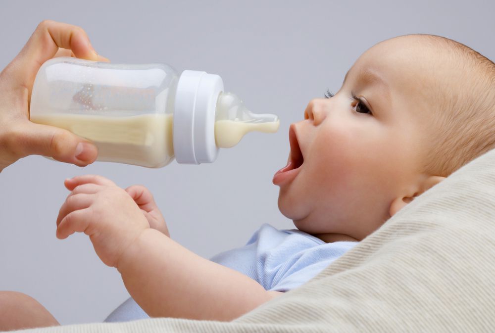 Could the Size of Your Baby's Formula Bottle Make Him Overweight? | Parents