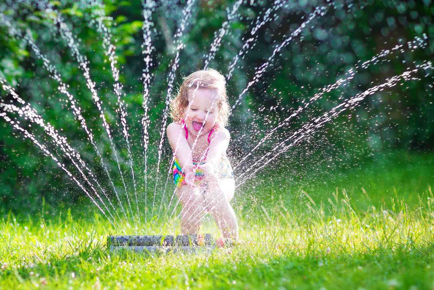 16 Fun Backyard Water Games for Kids | Parents