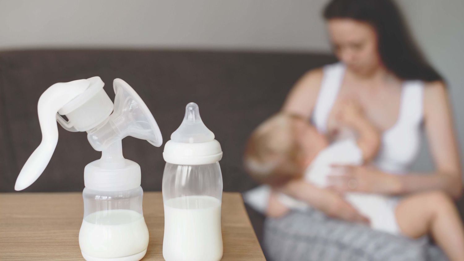 breastfeeding pumping and formula