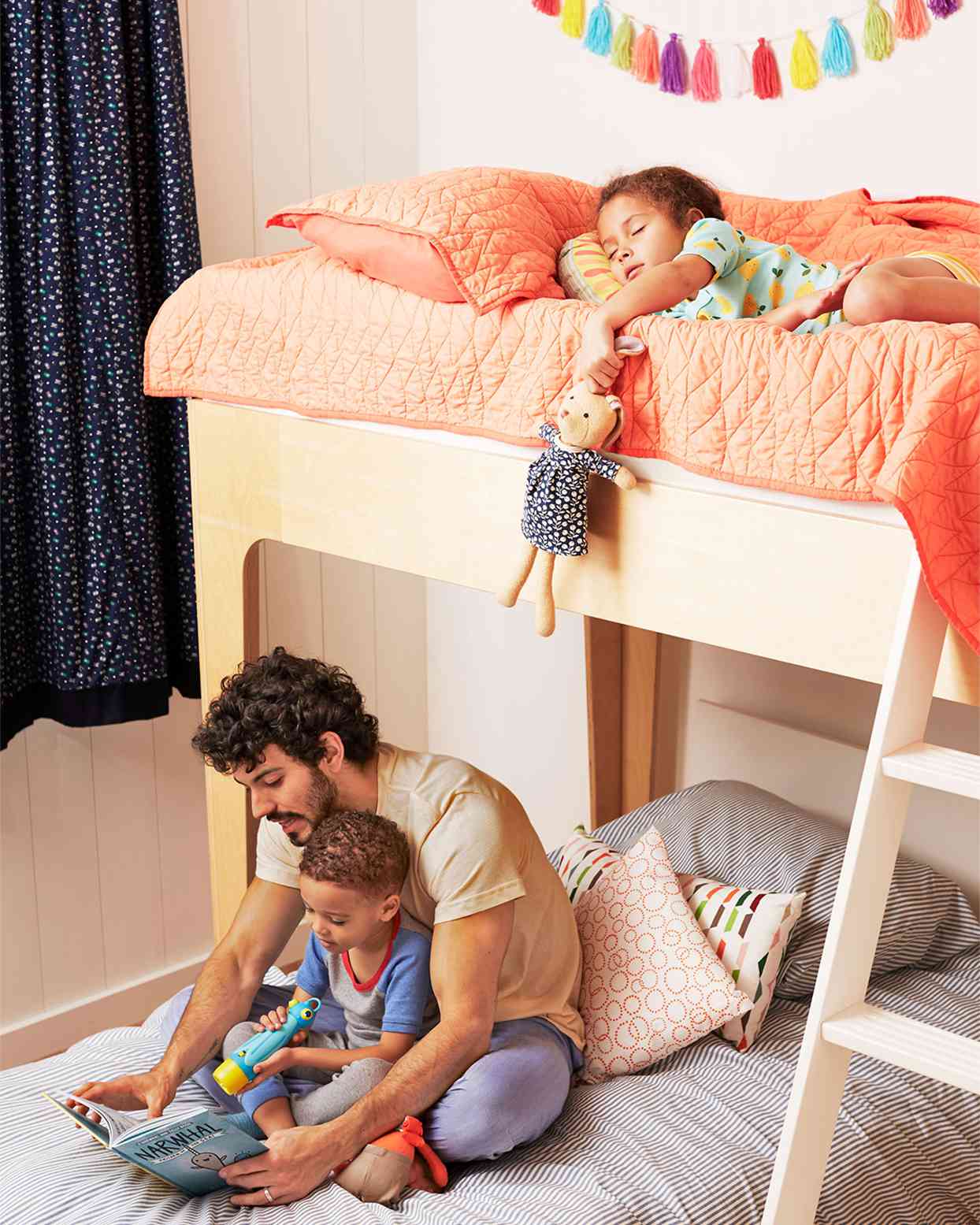Sleep Train Toddlers And Big Kids, At What Age Can A Child Sleep In Loft Bed