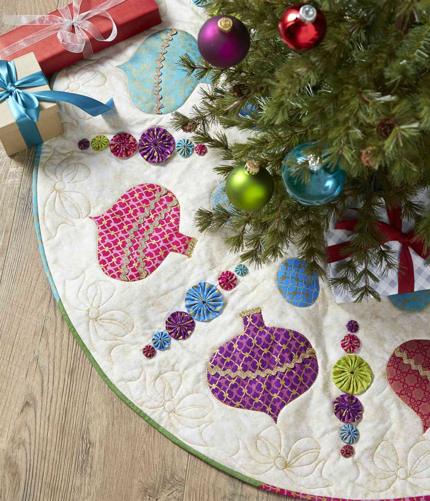Christmas Tree Skirt Xmas Mat Tree Skirt for Christmas Holiday Winter New Year ﻿Patchwork Texture Home Party Decoration Supplies Indoor Short Plush 30x30 inch