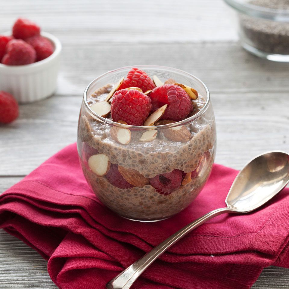 bofetada Tibio callejón Cocoa-Chia Pudding with Raspberries Recipe | EatingWell