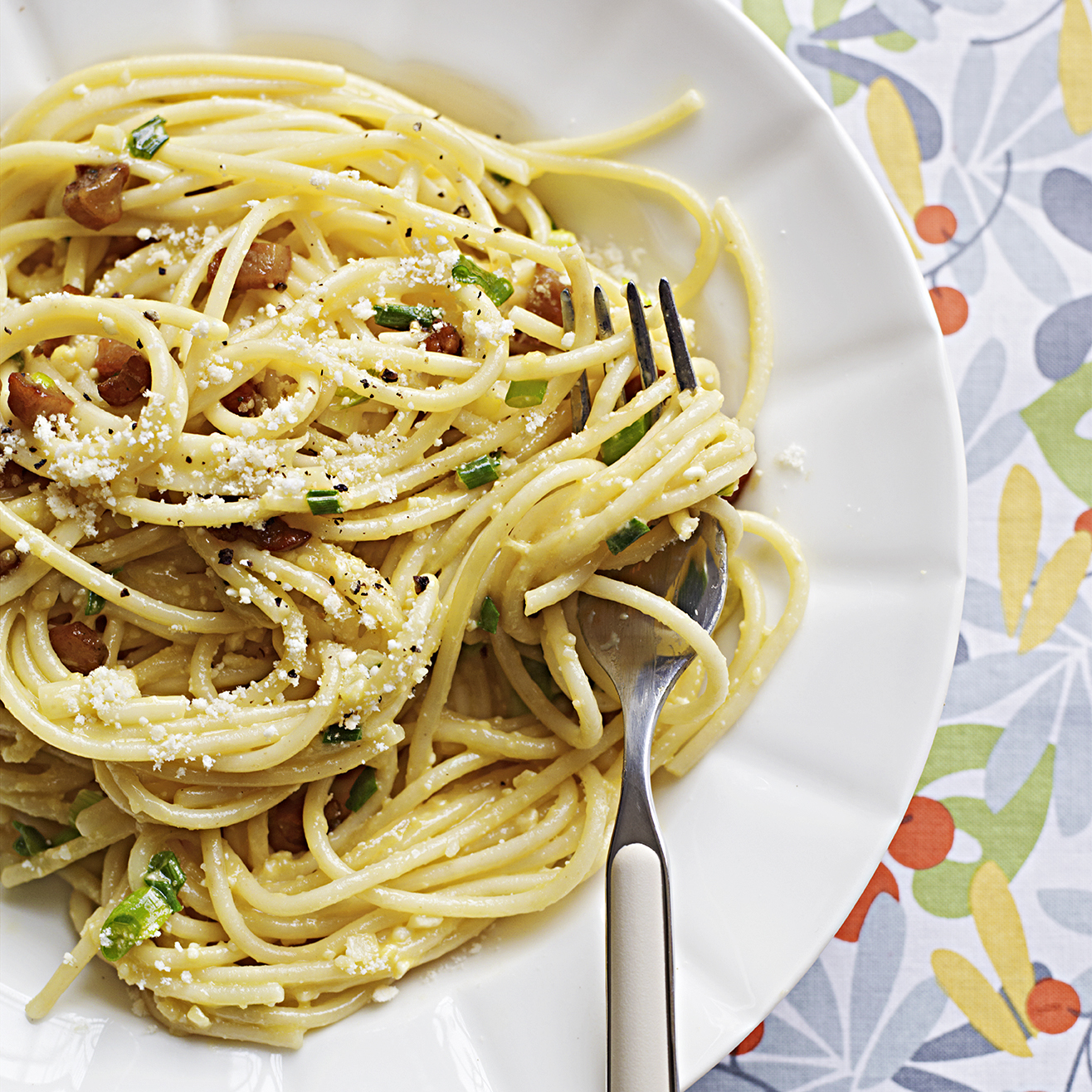 Creamy Spaghetti Carbonara With Spring Onions Rachael Ray In Season