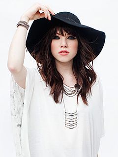 Carly Rae Jepsen S Call Me Maybe Reaches No 1 On The Hot 100 Ew Com