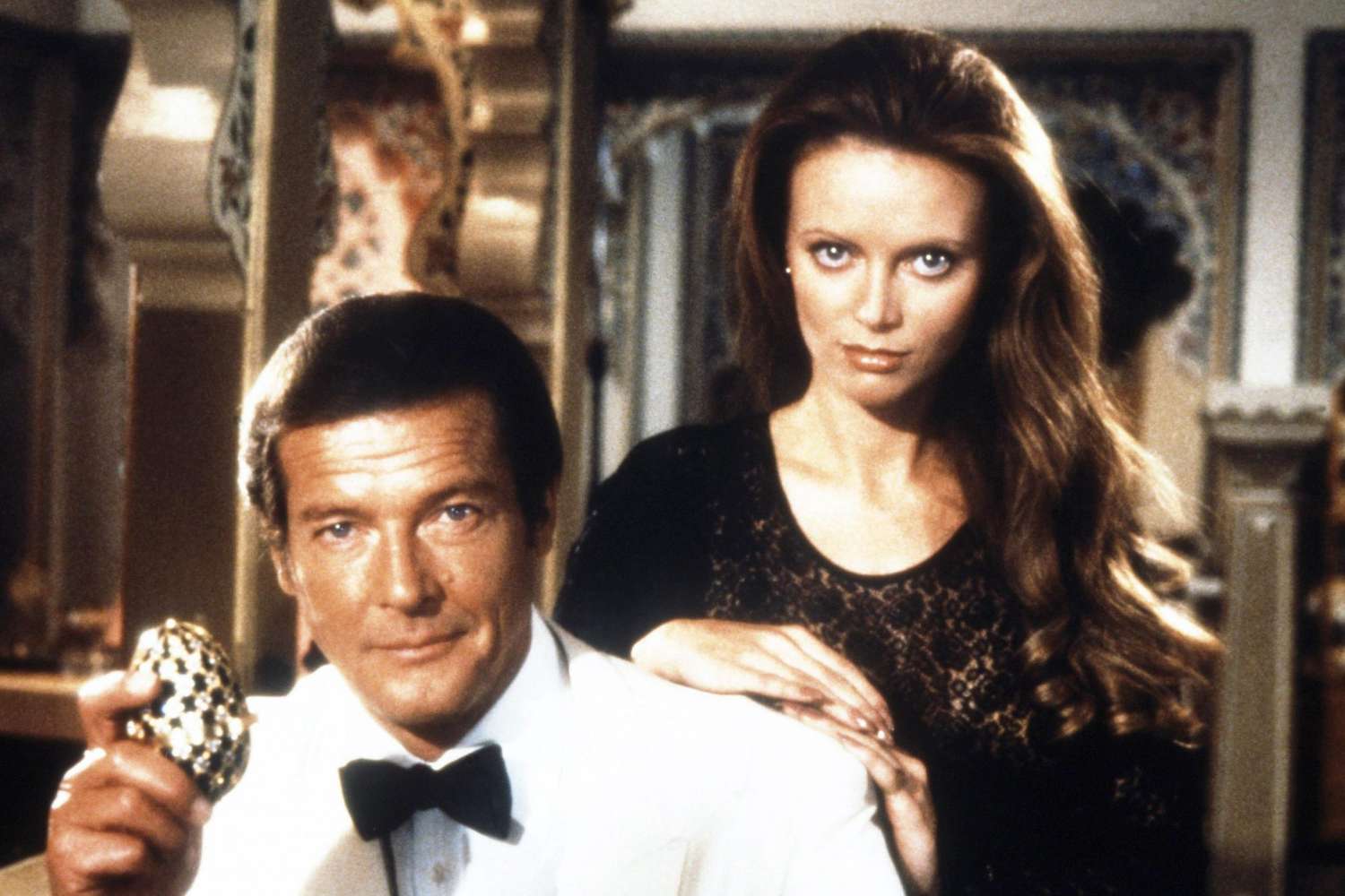 Roger Moore Dies James Bond Actor Looks Back Ew Com