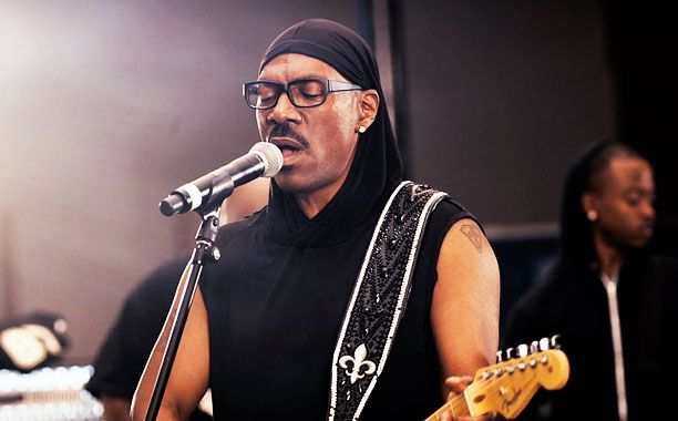Eddie Murphy and Snoop Lion put on the 'Red in new video: Watch it here! | EW.com