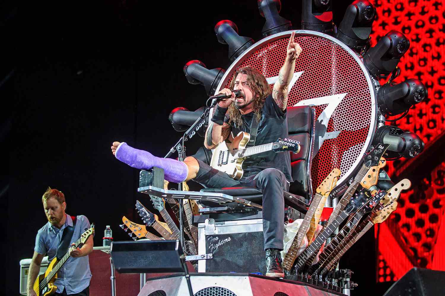 Dave Grohl Foo Fighters Leg Break Fridge Magnet 