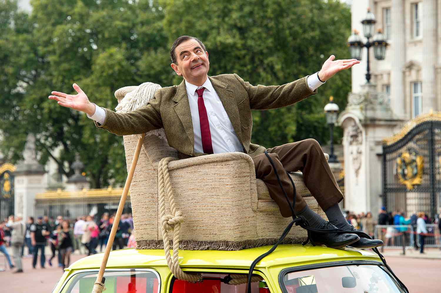 Mr Bean 25th anniversary celebrated outside Buckingham Palace 