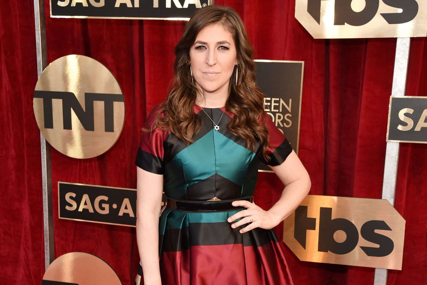 Mayim Bialik Apologizes Again For Harvey Weinstein Op Ed Ew Com from static...