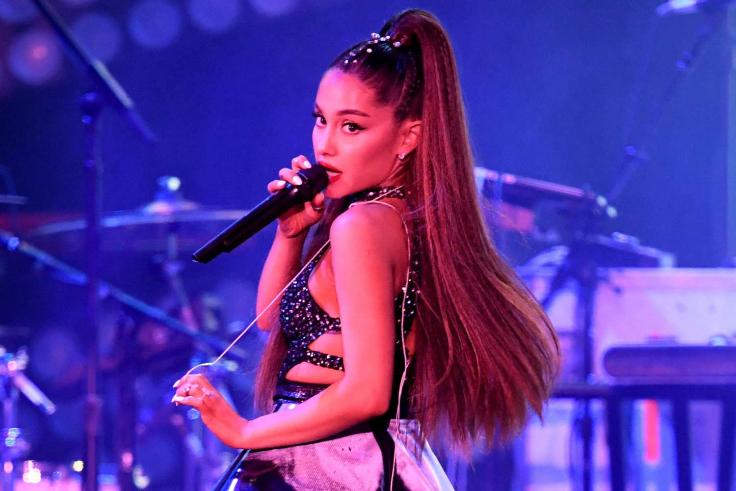 Ariana Grande fixed Japanese 7 Rings hand tattoo, but it's still wrong |  