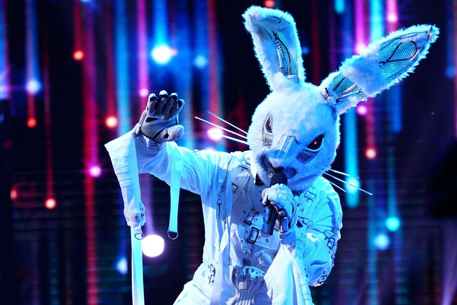 tafel Taille tandarts The Masked Singer Rabbit speaks: Joey Fatone on his exit | EW.com