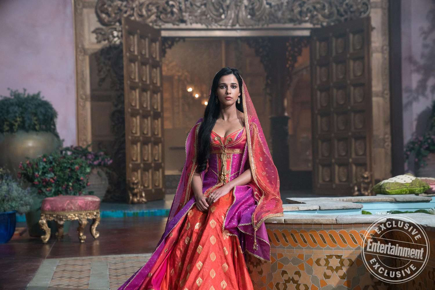 Aladdin Star Naomi Scott Breaks Down Princess Jasmine S New Outfits Ew Com