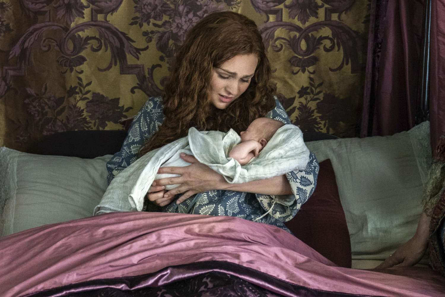Outlander: Why Jamie and Claire weren't there for Jeremiah's birth in season 4 | EW.com