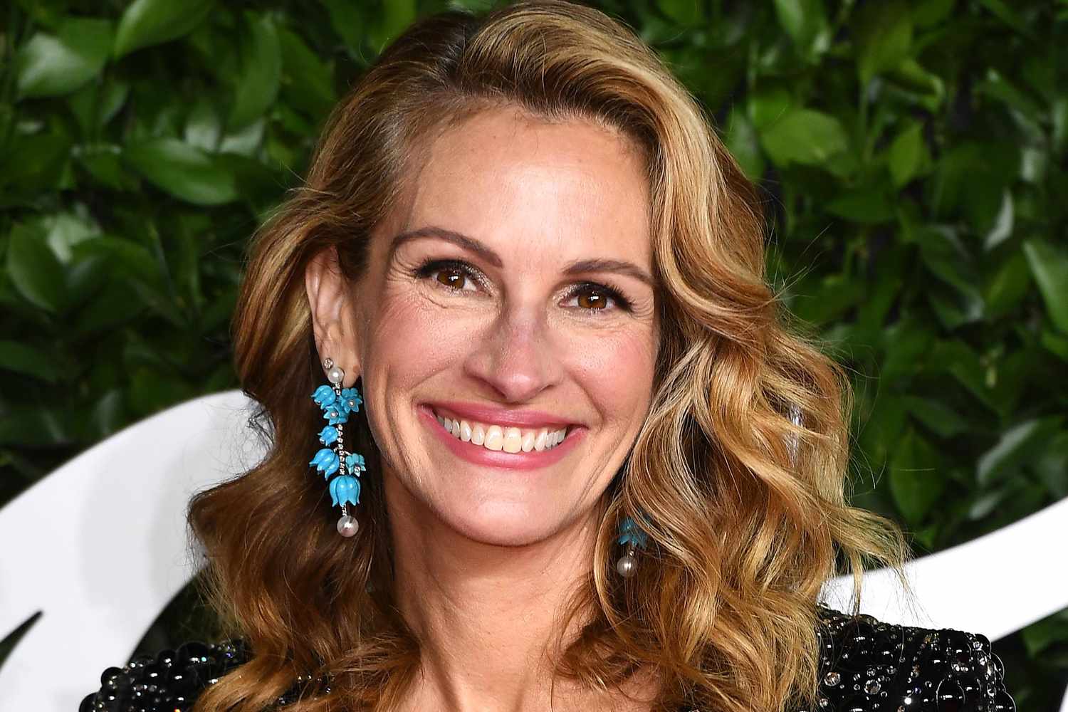 Secret Exclusive Julia - Secret In Their Eyes Review Julia Roberts Steals The Show In English ...