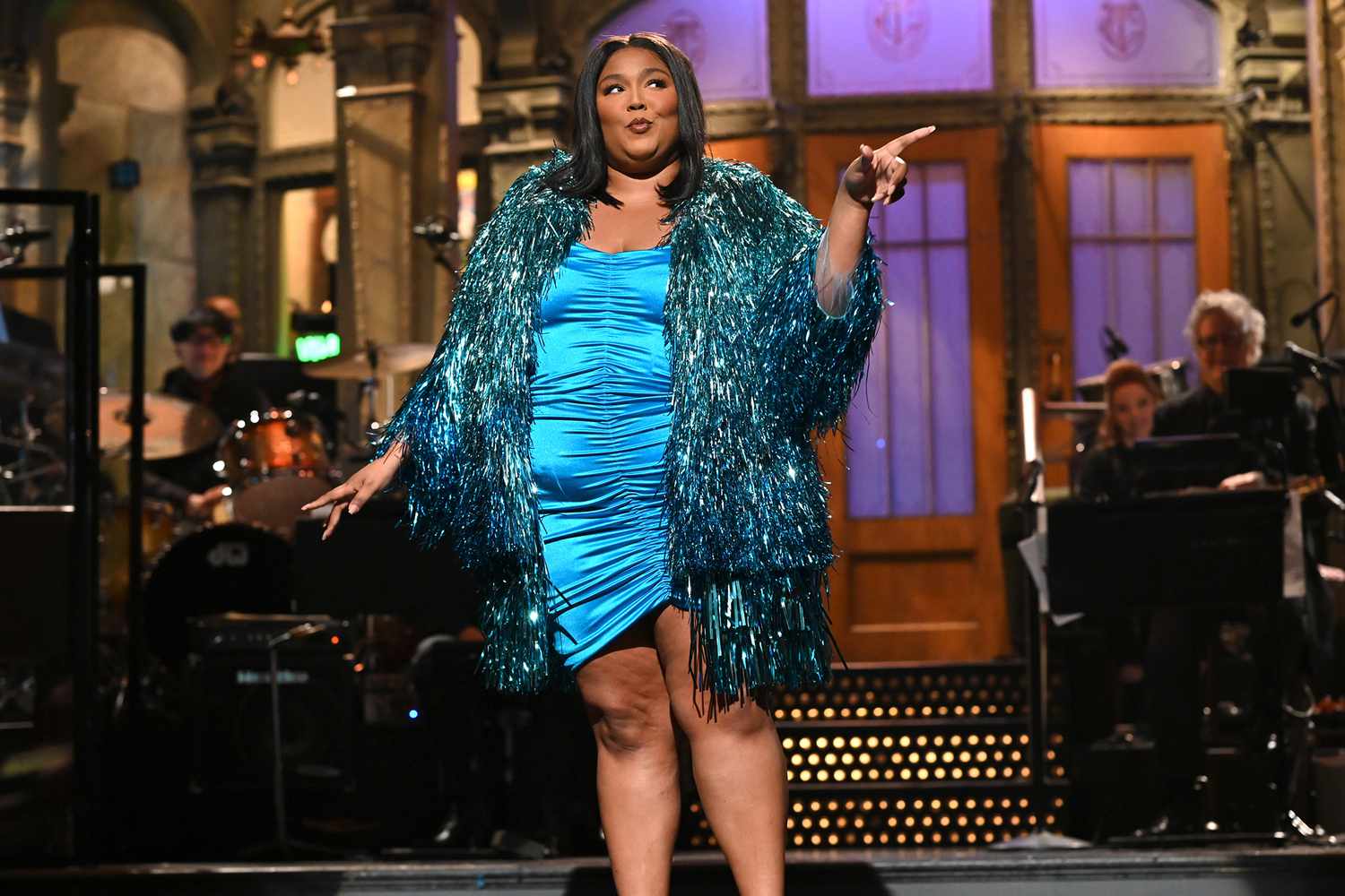 Saturday Night Live recap: Lizzo is host and musical guest | EW.com